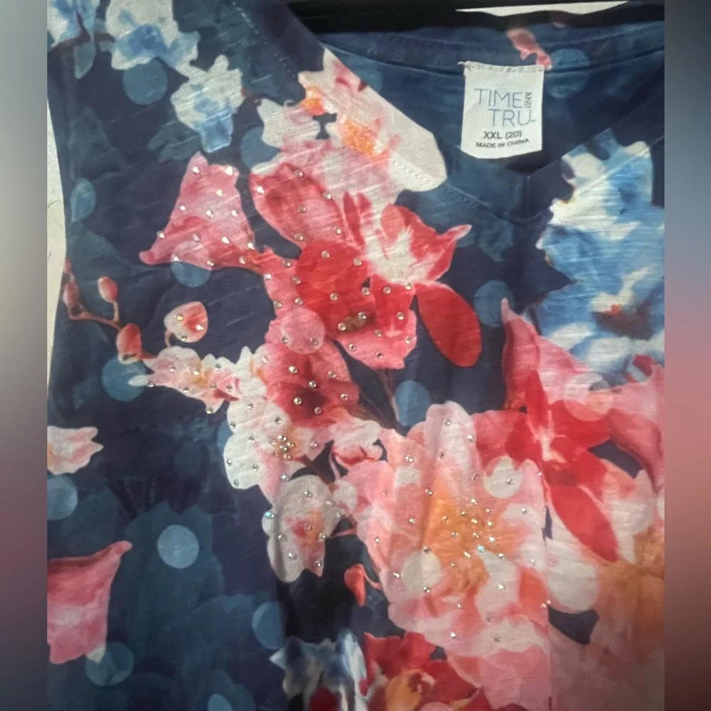 411* New! Time and Tru Sleeveless Navy Floral Top - Picture 9 of 14